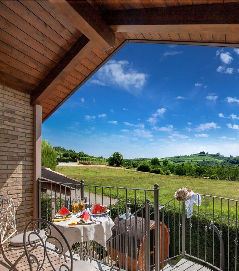 Roncaglia Suite Monticello d'Alba Exterior photo